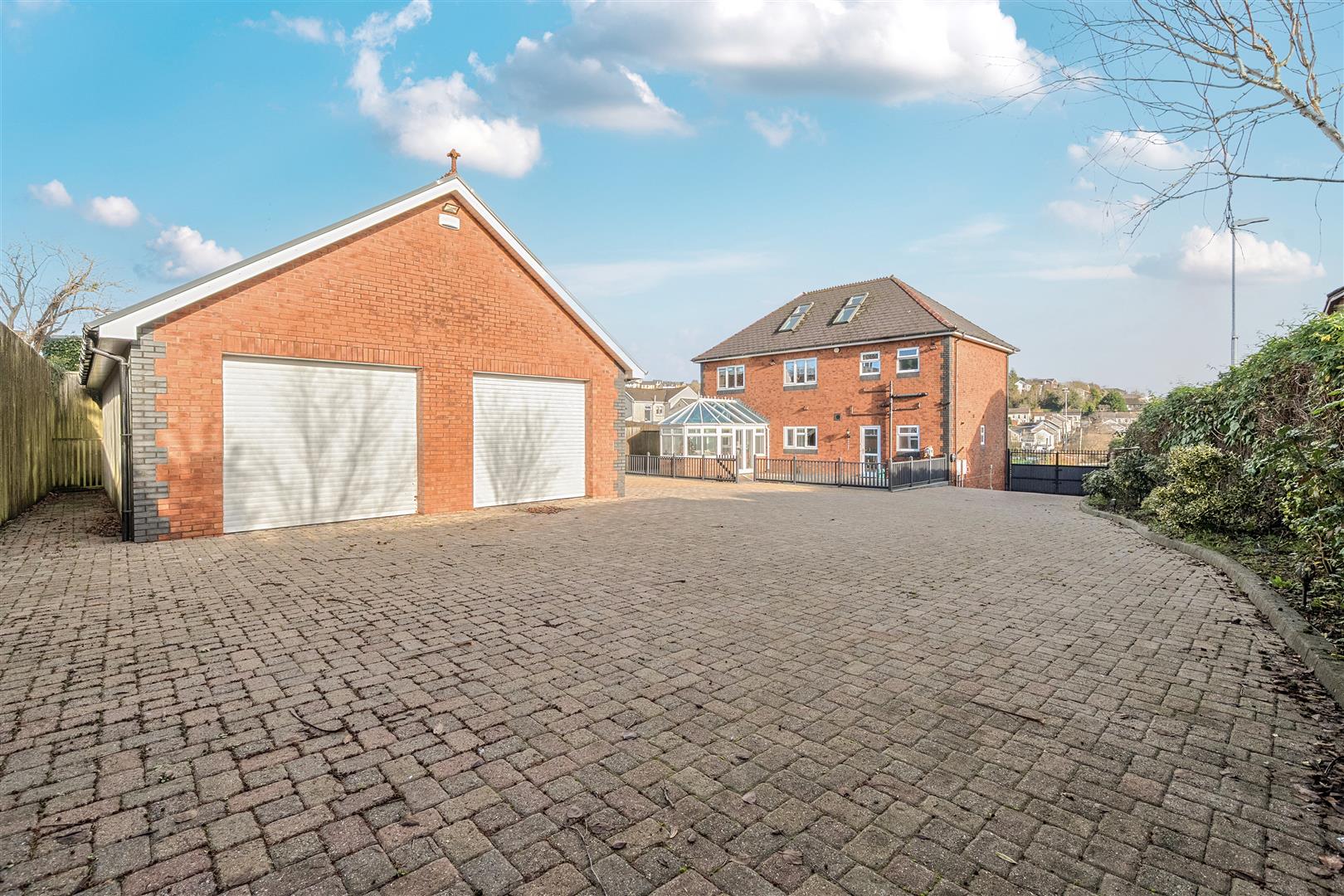 Heol Y Parc, Pontarddulais, Swansea, SA4 0XF